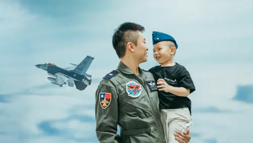 ▲軍聞社「飛行之外」MV，獻給天空的飛官與在崗位上奮鬥的官兵致敬。（圖／國防部提供）