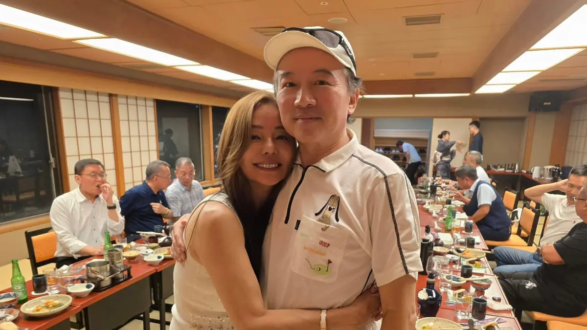 ▲孫安佐前女友J小姐近期瘋狂爆料，直指孫鵬（右）曾為女星林筱薇買房，讓狄鶯（左）氣到割腕，還多次酒後拿高爾夫球桿痛打孫鵬，多年家務事再度曝光，家庭矛盾全面攤開。（圖／翻攝自狄鶯臉書）