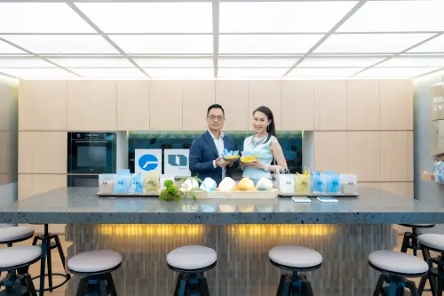 ▲遠雄建設總經理王耀堂（左）與遠雄房地產總經理張麗蓉，出席永續子品牌好室智造所全台巡迴啟航儀式。