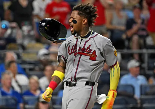 MLB／大場面！勇士阿庫尼亞挨砸引爆板凳清空　總教練抗議遭驅逐
