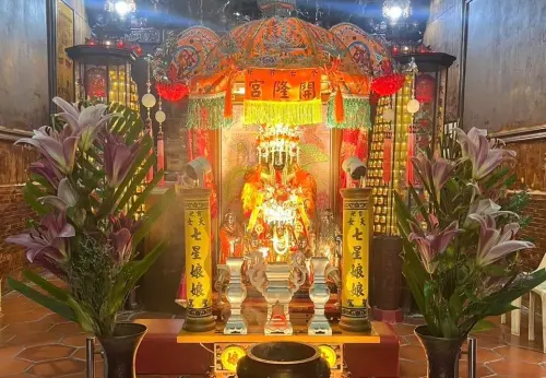 ▲七娘媽又稱「七星娘娘」、「夫人媽」，相傳是守護16歲以下孩童的神祇，是天界七位仙女之一，普遍被認定是織女本人，也有一說是註生娘娘的部屬。（圖／台南開隆宮臉書）