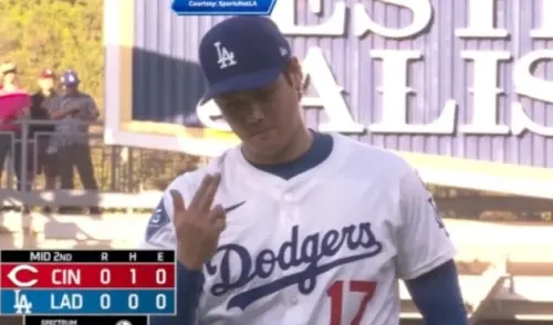 大谷飆三振「新Pose」太帥了！網喊：牛仔翔平誕生　朝休息區發射
