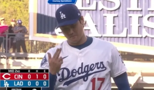 ▲洛杉磯道奇二刀流球星大谷翔平在飆K後，對休息區比出「手槍」新Pose，引發熱議，球迷笑稱「牛仔翔平」誕生了。（圖／取自Dodgers Nation）