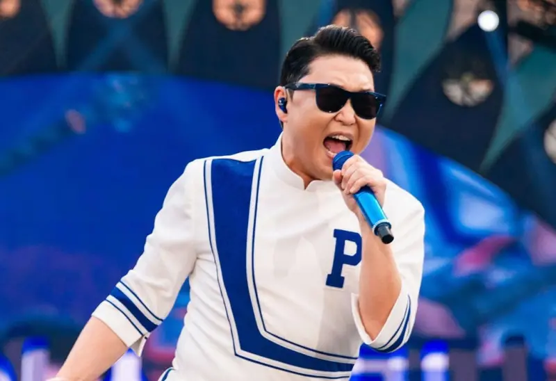 ▲PSY因為慢性失眠的關係，以不當方式取得安眠藥處方箋，並請經紀人代領藥，時間長達3年，因此警方以違反《醫療法》對他立案調查。（圖／PSY Facebook）