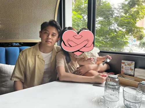 ▲胸腔科醫師杜承哲「人生的第一個父親節聚餐！」。（圖／翻攝自「杜承哲醫師」臉書粉專）