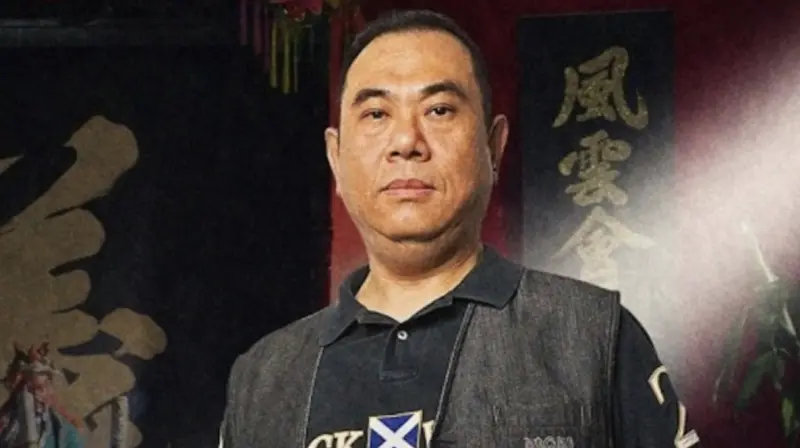 ▲曾當過香港藝人成龍助手15年的段偉倫（如圖）腎衰竭過世，享年67歲，段偉倫救過成龍一命，可惜成龍沒帶他去美國發展、未報答醉酒昏迷救命之恩，2度鬧翻臉。 （圖／翻攝自微博）