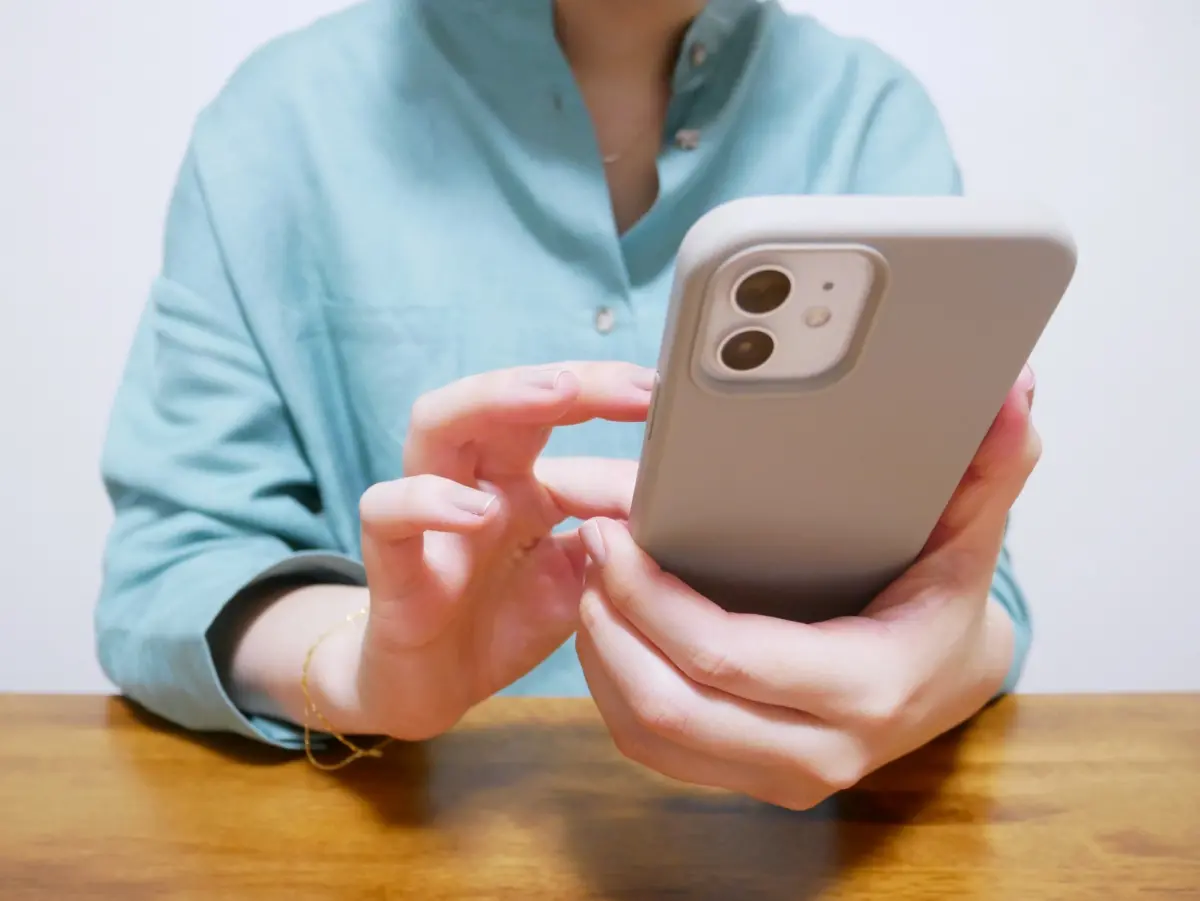 ▲近日有民眾接到1通陌生電話，沒想到因此讓千萬存款全沒了，等到要繳孩子學費才發現。（圖／取自photoAC）