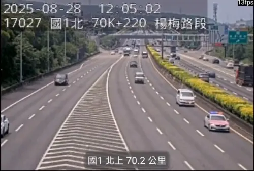 ▲紅斑馬一路護送小平安母女，謝謝善良的台灣人。（圖／翻攝畫面）