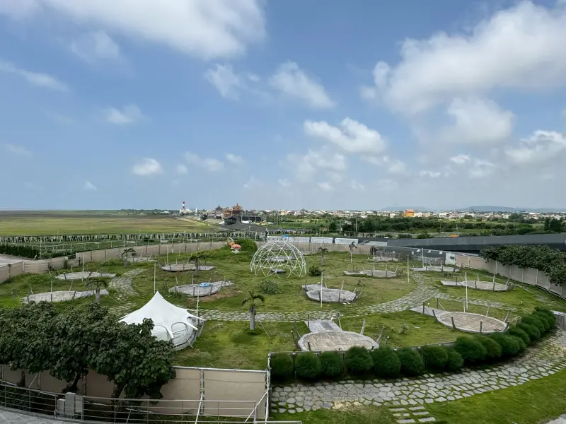 ▲高美濕地遊客中心的露營場整修將延長至明年(圖／楊典忠服務處提供2025.8.27)