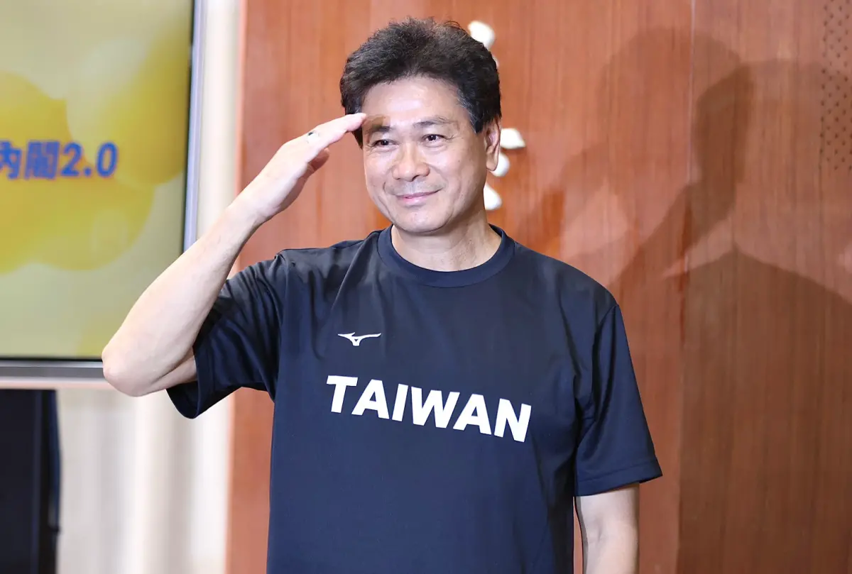 ▲卓榮泰笑稱，原住民族委員會準副主委陳義信「假日飛刀手，以後沒有假日了」。（圖／記者朱永強攝，2025.08.28）