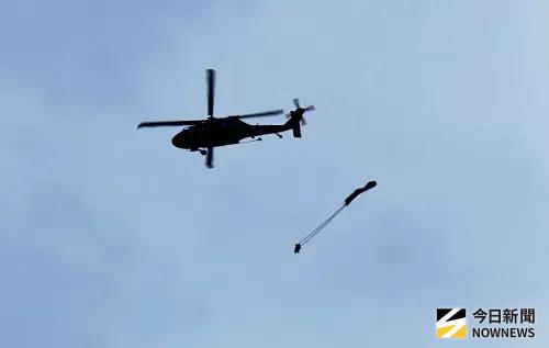 ▲水域跳傘訓練高度由以往的1,250英呎提高至2,000英呎，確保傘具有足夠開傘時間。（圖／記者莊全成攝，2025.08.28）