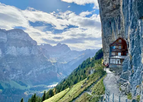 ▲登上《國家地理雜誌》封面的「懸崖餐廳」。（圖／雄獅旅遊提供）