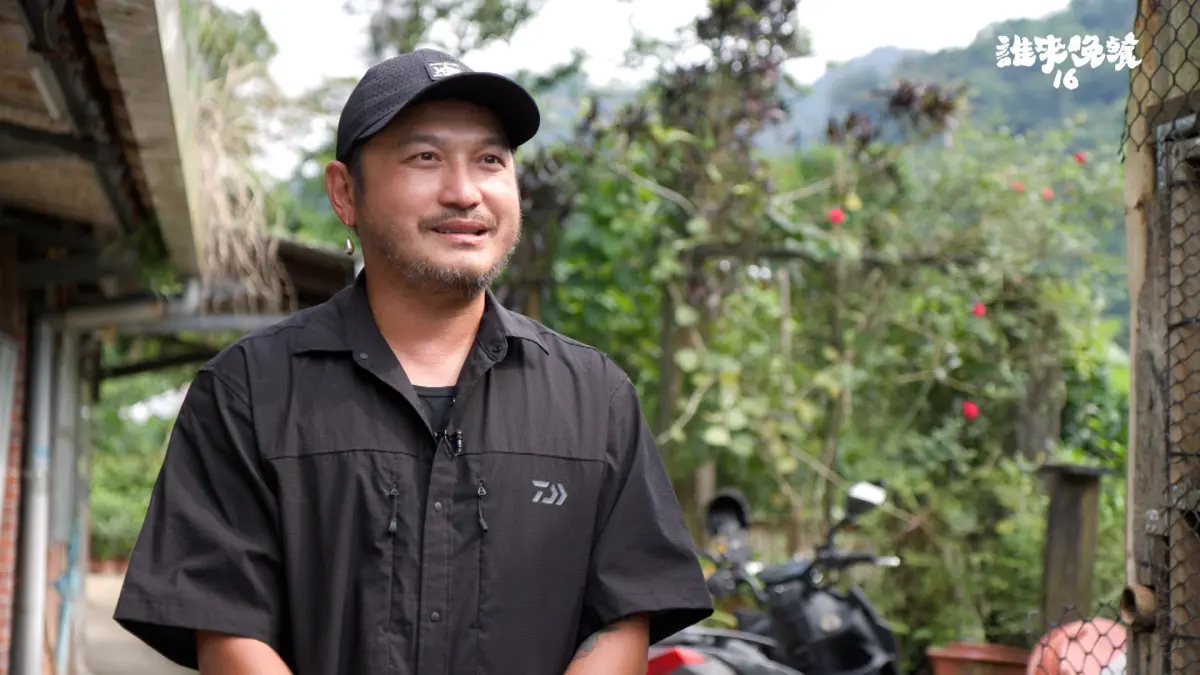 ▲KID在《誰來晚餐》分享當爸後的心境轉變，坦言「很怕死」因肩負家庭責任，他回憶過去人生幫父親賭債導致壓力過大的陰影，以及陪著老婆一同試管求子的過程，如今只想與妻兒共度後半人生，享受真正的幸福，他坦言：「當爸後更怕失去家人！」（圖／公視提供）