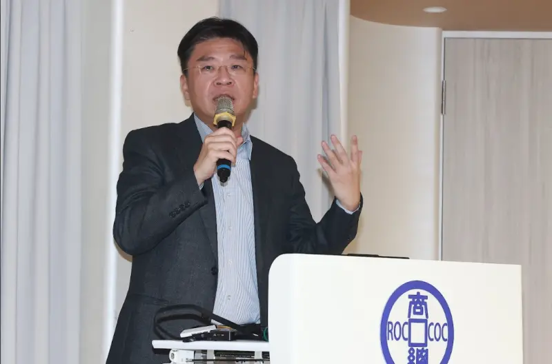 ▲李鎮宇會中報告指出，穩定幣享有首重監管機制，但不認為應該由央行來主導發行，否則會把大量資金集中在央行，提議該由銀行結盟發行，降低波動風險。（圖／記者葉政勳攝影）