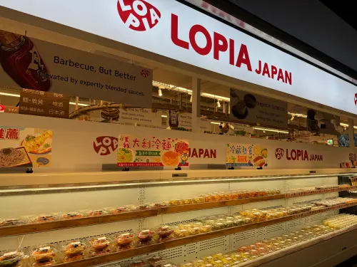 ▲LOPIA也首度落腳台南，主打多樣日式熟食與生鮮，提供更多樣化的選擇。（圖／記者鍾怡婷攝）