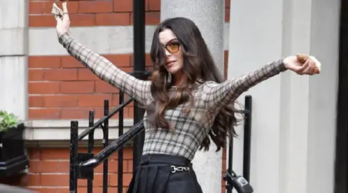 安海瑟薇踩空樓梯重摔！尾椎著地、左腳凹折成90度　驚險畫面嚇壞
