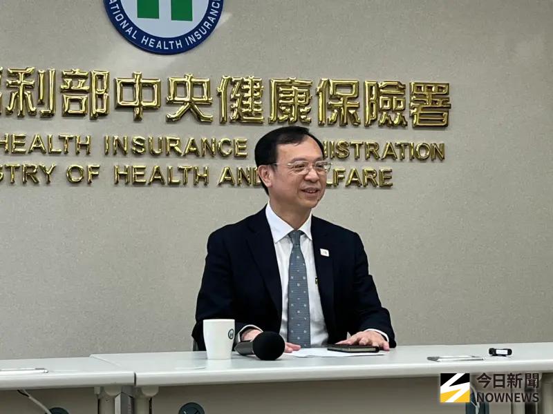 ▲衛福部長石崇良說明疾管署長由羅一鈞代理、健保署則由龐一鳴暫代署長職位。（資料照／記者張乃文攝）