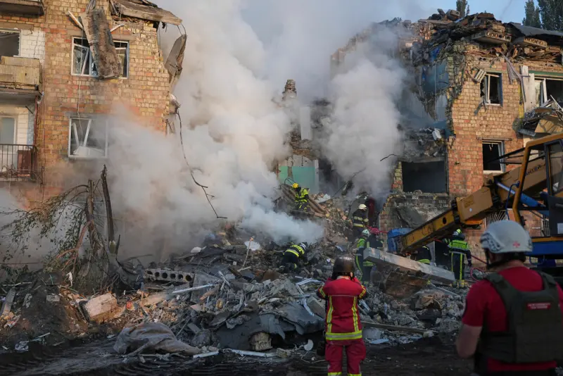 ▲因美國商用原油庫存增加，再加上美國敦促下，俄烏戰爭協商出現進展，經中油平穩機制下，汽油、柴油不調整或調降0.1元。（圖／美聯社／達志影像）