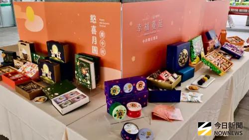 ▲喜憨兒基金會今年以「幸福蔓延」為中秋主題推出公益月餅禮盒。（圖／記者陳美嘉攝，2025.08.28）
