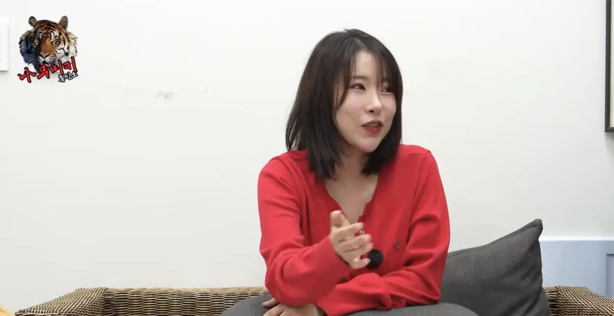 ▲韓國喜劇演員李世英（如圖）近期在網路節目中自爆曾花1億韓元整形，隆乳、隆鼻全都試過，還坦言自己異國戀分手內幕。（圖／나무미키 흥신소 YouTube）