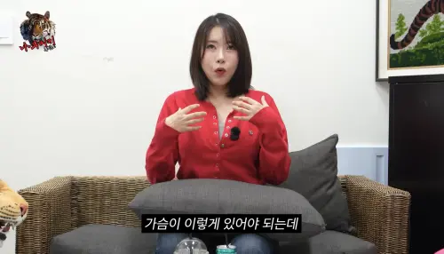 ▲李世英直言自己整形也曾踩過大坑，只因一次運動撞擊，就導致自己乳房價值1000萬韓幣的假體被迫取出。（圖／나무미키 흥신소 YouTube）