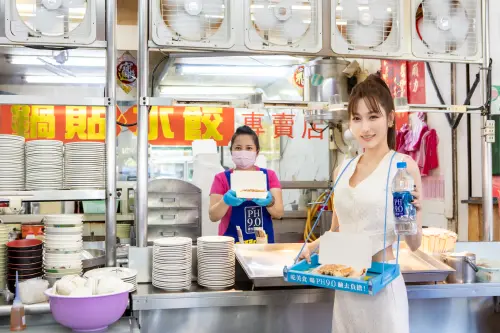 人氣女神曾菀婷驚喜現身寧夏夜市！靠超潮「神器」解放雙手
