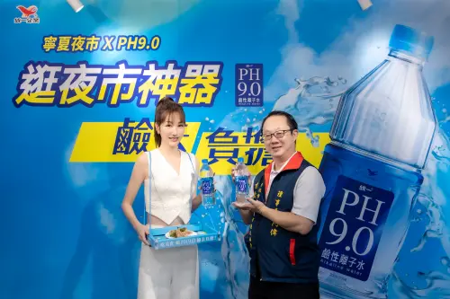 ▲現推快閃活動，完成指定任務可獲「寧夏夜市逛夜市神器」與統一PH9.0鹼性離子水，抓緊機會跟著女神的腳步，一起讓逛夜市變得潮流、方便又好玩！（圖／品牌提供）