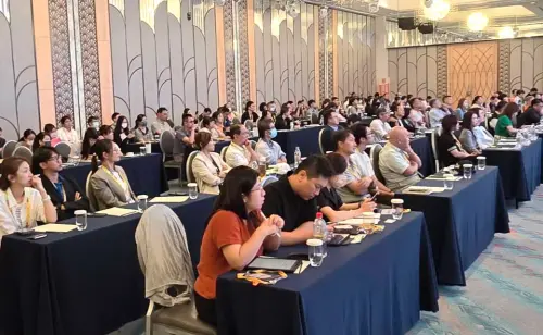 ▲勞動部勞動力發展署高屏澎東分署人才資源發展中心舉辦CEO講堂活動，有百餘位企業經營者及產官學界代表與會，現場氣氛熱絡。(圖／勞動部高屏澎東分署提供)