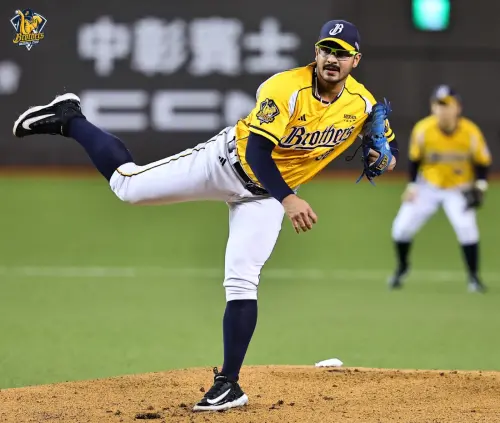 ▲中信兄弟洋投羅戈相隔1個月再奪勝投，談到隊友岳東華的守備支援，他表示，「我會向他脫帽致意。」（圖／中信兄弟提供）