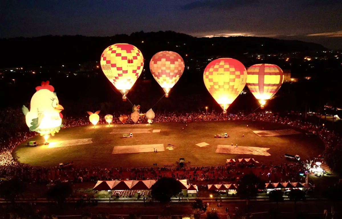 ▲2025台中石岡熱氣球嘉年華確定將於8月29日至31日在「土牛運動公園」登場，活動規劃6場熱氣球繫留升空體驗，還有音樂晚會、8分鐘精彩煙火秀及光雕閉幕噴火秀等活動。（圖／台中市政府提供）