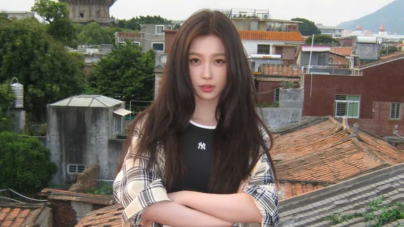 ▲虞書欣原訂今（29）日將舉辦的七夕直播活動被臨時取消，品牌凌晨發文宣布延期，疑與其父涉債務、爺爺鋼鐵大佬背景引發爭議有關，工作室已委託律師處理不實言論。（圖／翻攝自虞書欣微博）