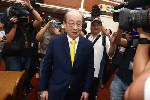 民進黨團群起逼宮柯建銘退位！柯妻忍不住落淚：讓他當完這屆吧
