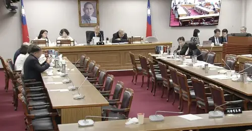 立院挑燈夜戰！韓國瑜凌晨1點還在上班　邀網友看直播過夜班人生
