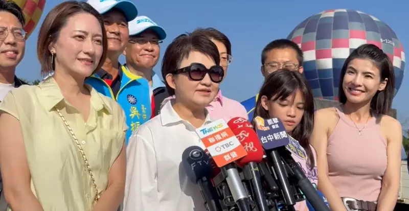 ▲盧秀燕開起活動代言人徐小可（右一）的玩笑說「我如果是自由之身，應該可以像他們夫妻一樣」。（圖／台中市政府提供，2025.08.29）