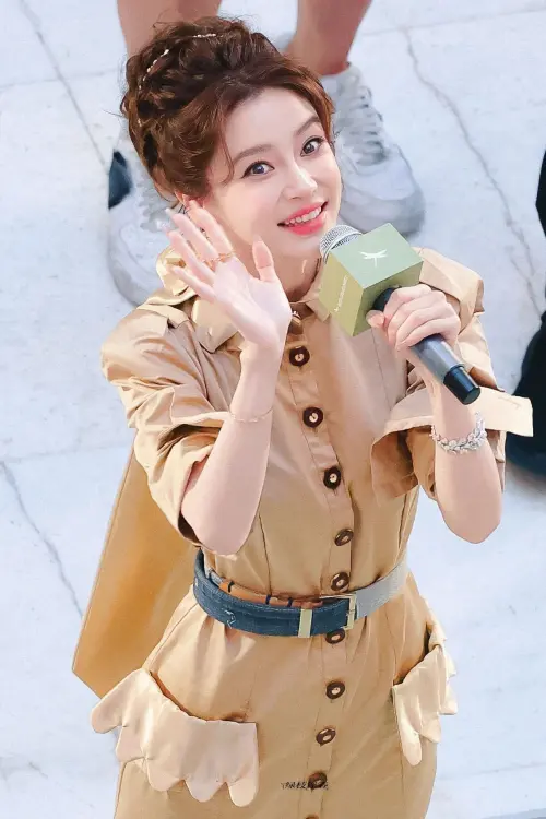 ▲Angelababy在活動中與粉絲互動。（圖／翻攝自微博）