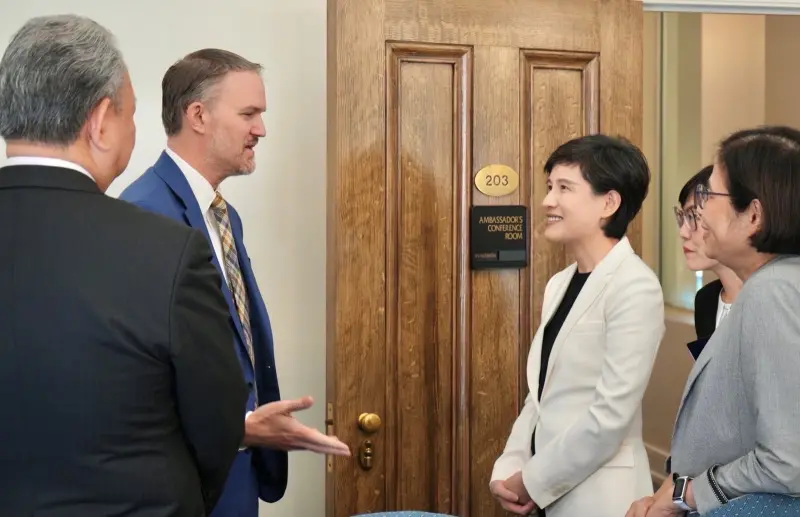 ▲被指台灣談判團隊赴華府談判時，都在酒店與美方視訊，行政院釋出照片駁斥。（圖／行政院提供）