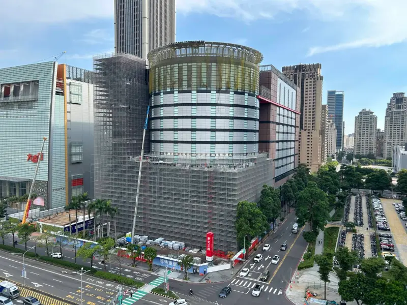 ▲新光三越台中中港店力拚9月底復業，9月5日起，廠商將分樓層分批進貨。（圖／台中市政府提供，2025.08.29）