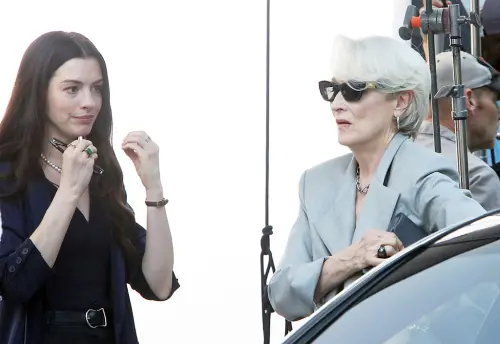 《穿著PRADA的惡魔》也擋不住！狗仔、觀光客把外景內容早洩光　
