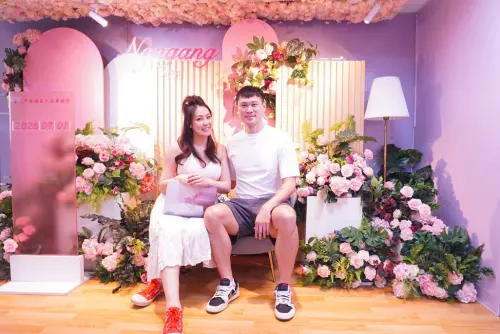 ▲劉雨柔（左）與球星胡凱翔（右）在7月中時迎來愛女「小花生」。（圖／翻攝自劉雨柔IG@lyvonne0526）