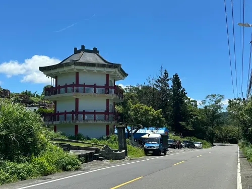 ▲北宜公路23.7K路旁的納骨塔，原為安置蓋翡翠水庫前遷地起出的190具無主墳骨骸。（圖／翡翠水庫管理局提供）