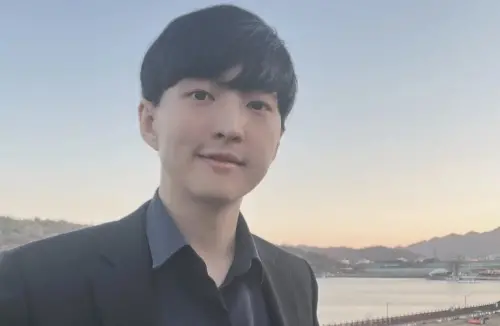 ▲秀智驚傳將與金炳勳（左）結婚，公司代表在IG怒發聲駁斥謠言。（圖／金炳勳IG@byunghoon_victor_kim）