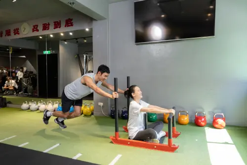 ▲阮經天（左）對曾寶儀（右）表示，一早起來健身不是為了練身體，而是享受一個多小時的完全放空時光。（圖／三立+ MyVideo提供）