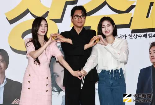 ▲▲韓國電影《懸賞令》參演演員為申鉉濬、金炳萬、裴優熙、雷嘉汭、綠茶（林埈永）、黃小柔。（圖／記者吳翊緁攝）