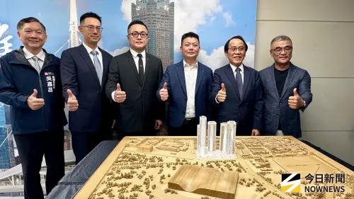 ▲ 「O10/Y18衛武營聯開案」規劃5棟地上38-52 層的複合式建築物，包含旅館、辦公、住宅、商店及社區生活設施複合型大樓，預計122-125年分階段完工。（圖／記者陳美嘉攝，2025.08.29）