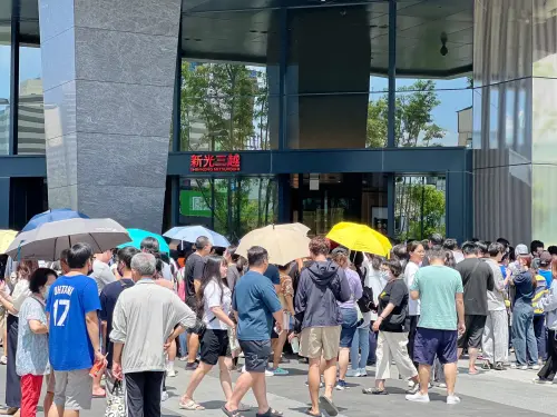 ▲台南市新地標「新光三越小北門店」今（29）日正式開幕，上午一開門現場人潮就從未散去。（圖／翻攝新光三越台南小北門店臉書）