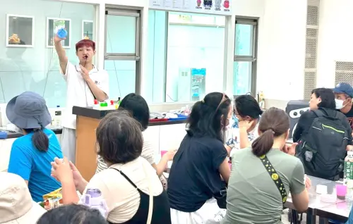 ▲高雄市政府勞工局勞工大學開設創業職能深耕學習營，講師講授創業心法到品牌策略的情形。(圖／高雄市政府勞工局提供)