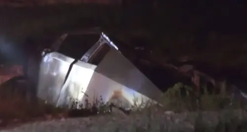 Cybertruck自撞斷電開不了門！車主遭2760°C燒到骨頭崩解慘死
