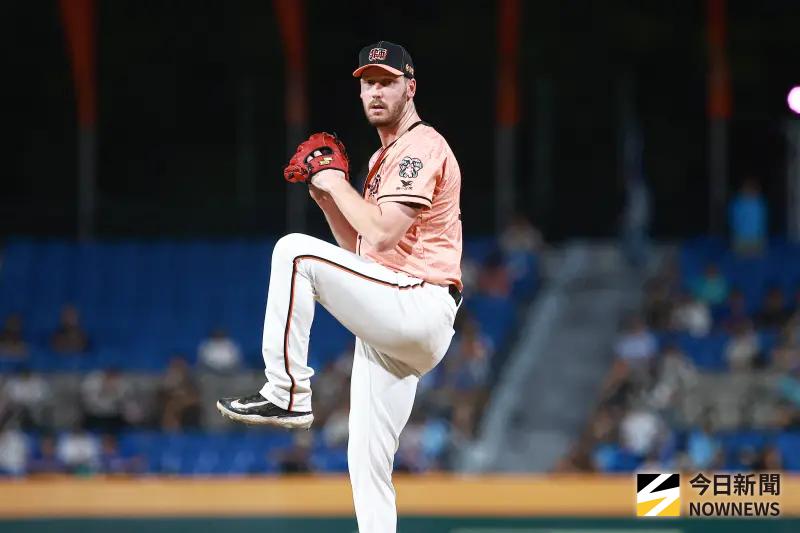 ▲統一獅先發投手布雷克面對富邦悍將，繳出6.2局失2分的優質先發。（圖／記者葉政勳攝 ,2025.08.29）