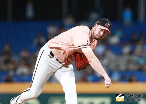 ▲布雷克續留統一獅，是因為他有複數年合約在身，雖然去年表現不穩定，但他非常適應中職。（圖／記者葉政勳攝 ,2025.08.29）