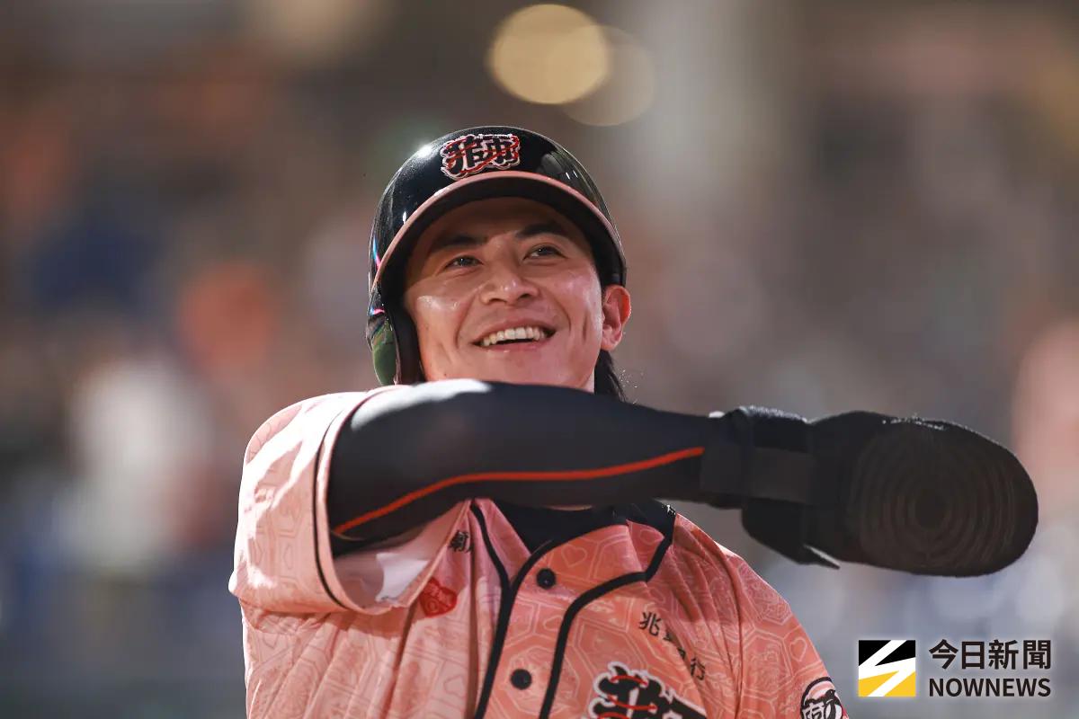 ▲陳傑憲（如圖）在WBC經典賽的表現突出，日本人覺得他長得很像岡田准一，日本媒體更盛讚他是傳奇人物。（圖／記者葉政勳攝）